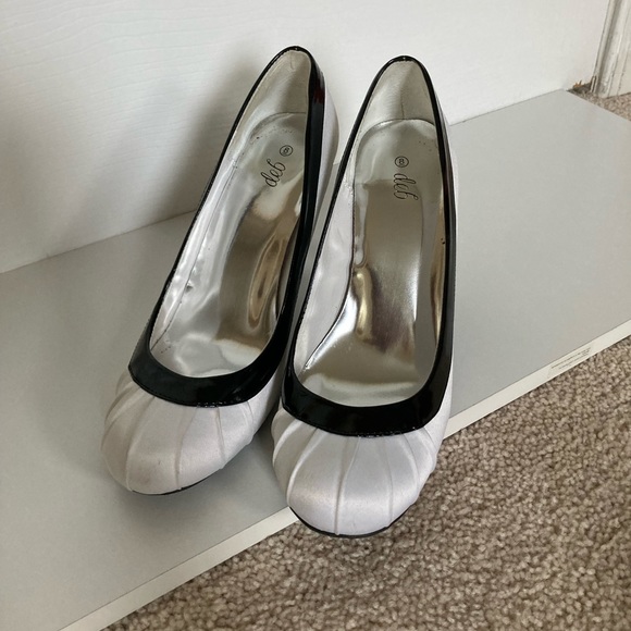 Deb brand women’s black and white heels - worn only once! - Picture 7 of 9